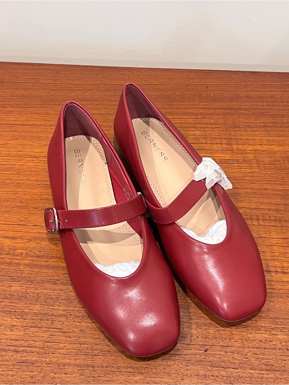 New Berness Burgundy Red Leather Mary Jane Flats Size 6